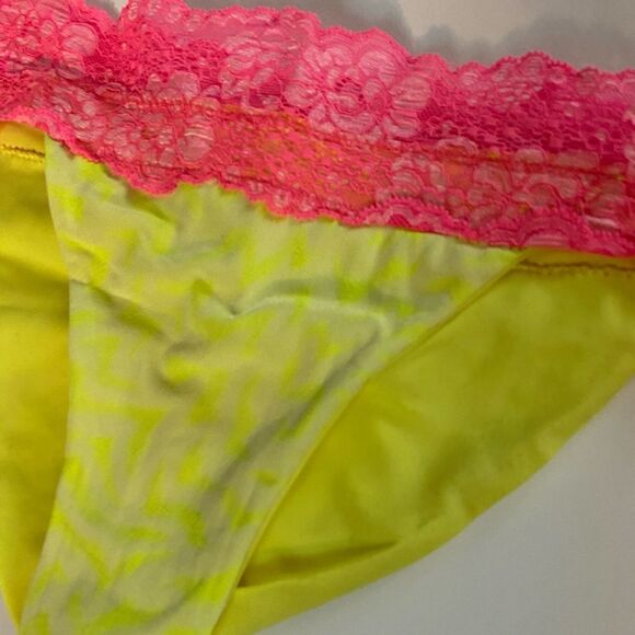 Beach Bunny Bikini‎ Bottom - Picture 3 of 9